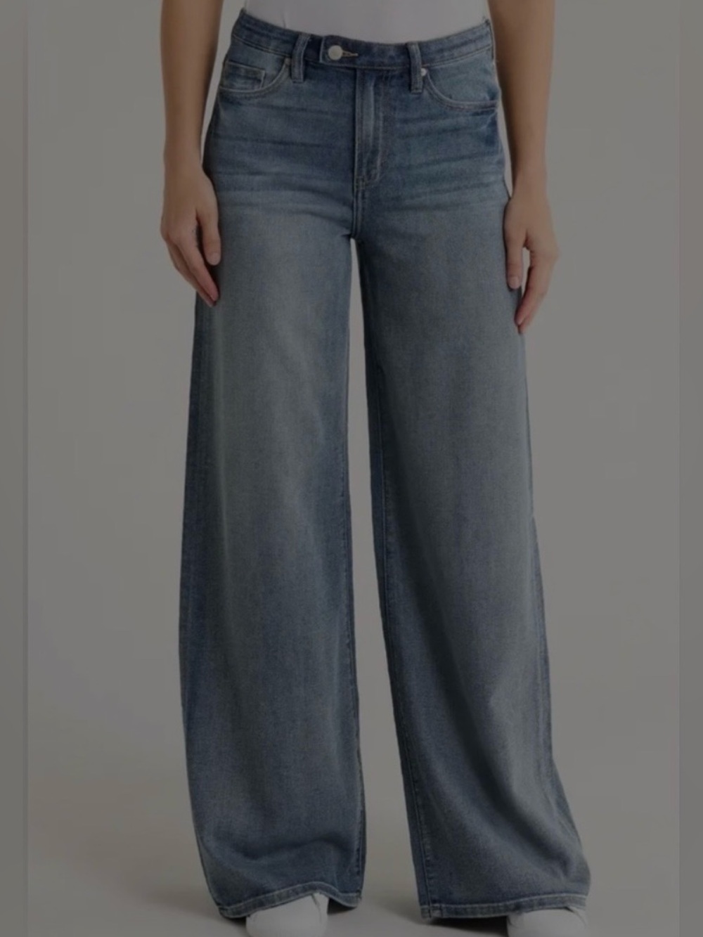 Habitual Wide Leg High Rise Women’s Jeans- Washed Blue Size 6/28. NWT